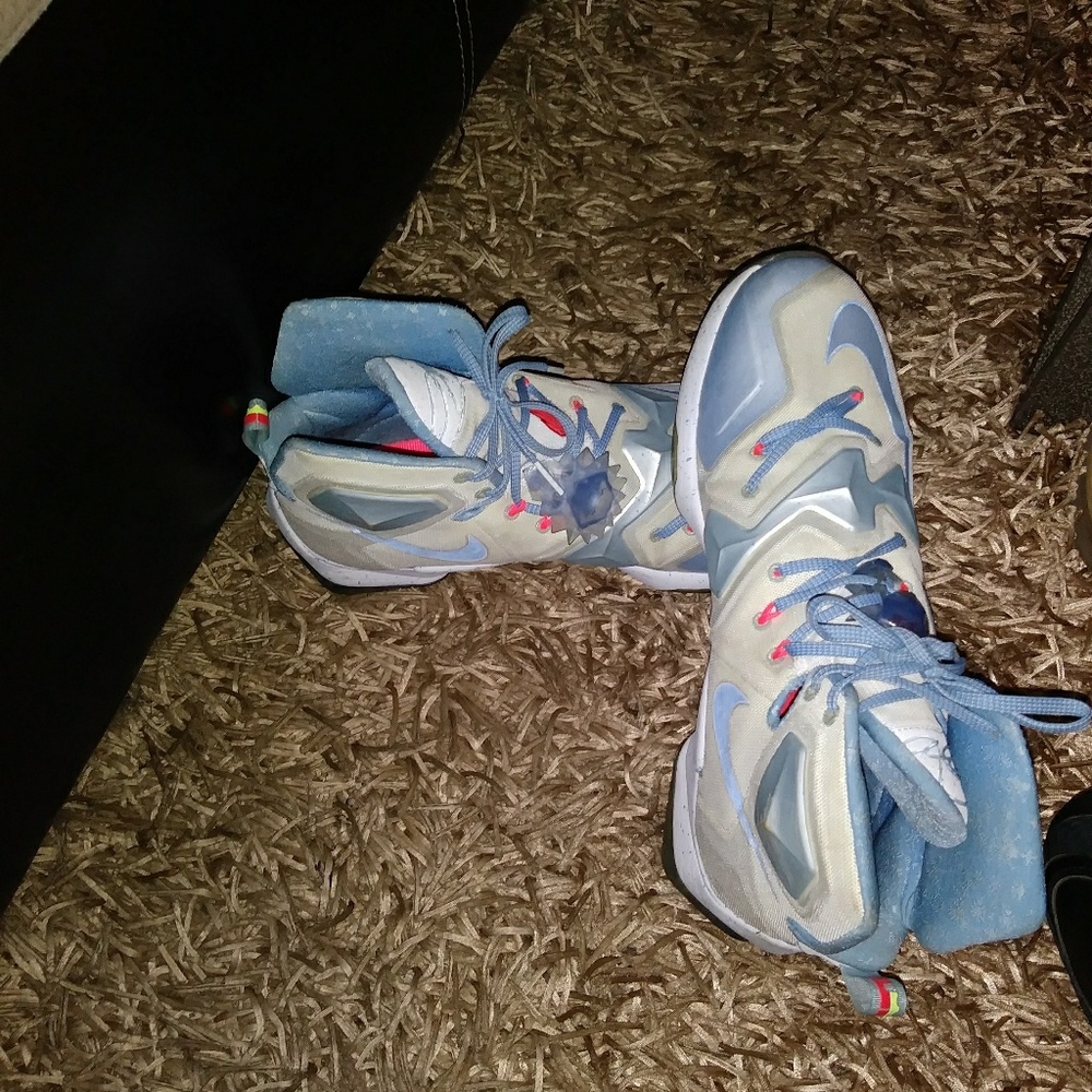 Lebron13 Christmas Edition